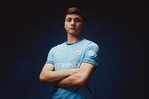 خوسانوف: متحمس للتعلم من جوارديولا.. وسعيد بالتواجد داخل مانشستر سيتي